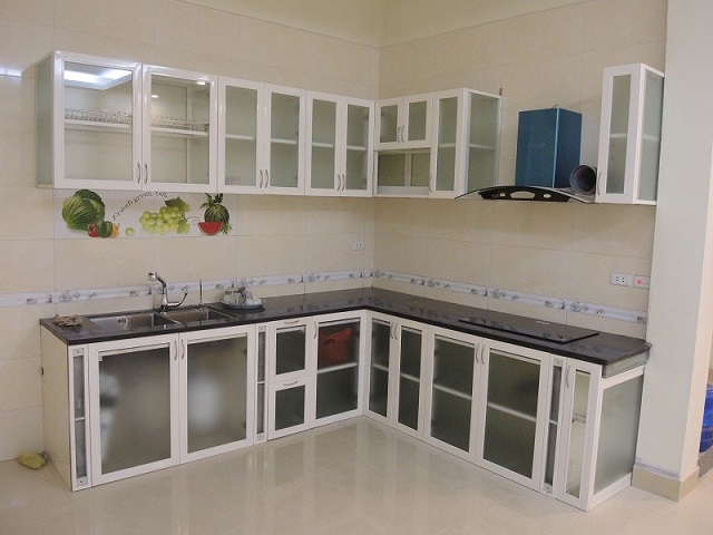 tủ bếp nhôm kính trắng