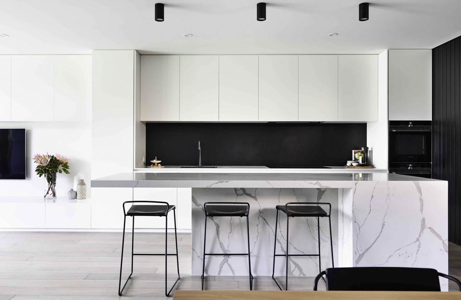 tủ bếp màu trắng