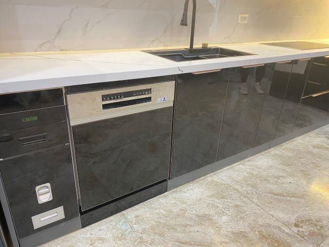 tủ bếp inox cánh kính