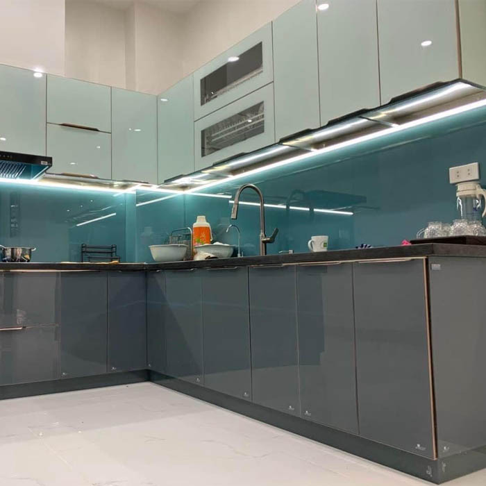 tủ bếp inox cánh kính
